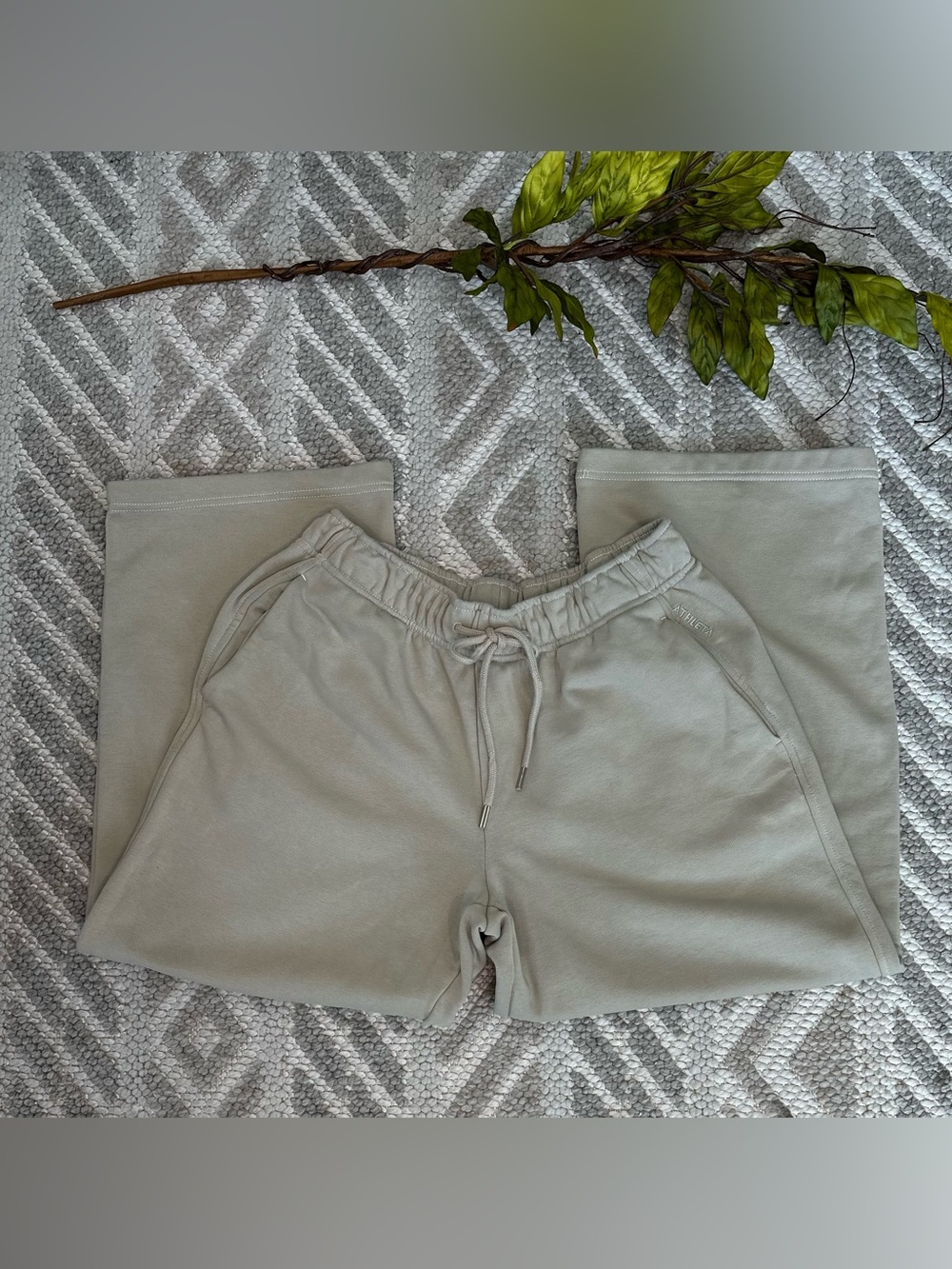 Athleta Wide Leg Cropped Pants Color
Abalone/ Womens Sz M